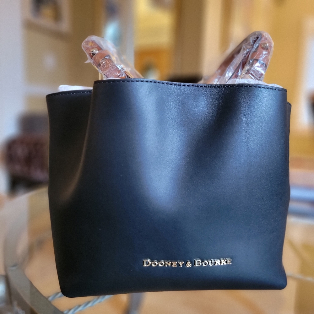 Dooney & Bourke NWT City Small Flynn